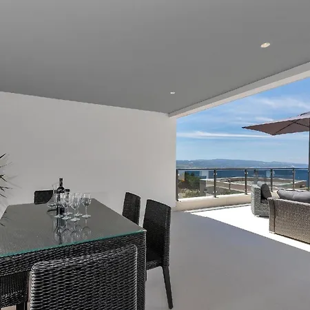 Dom wakacyjny Modernes Ferienhaus In Mit Schoener Terrasse Und Infinitypool