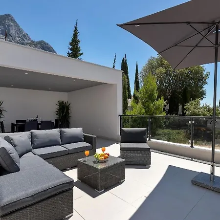 Holiday home Modernes Ferienhaus In Mit Schoener Terrasse Und Infinitypool